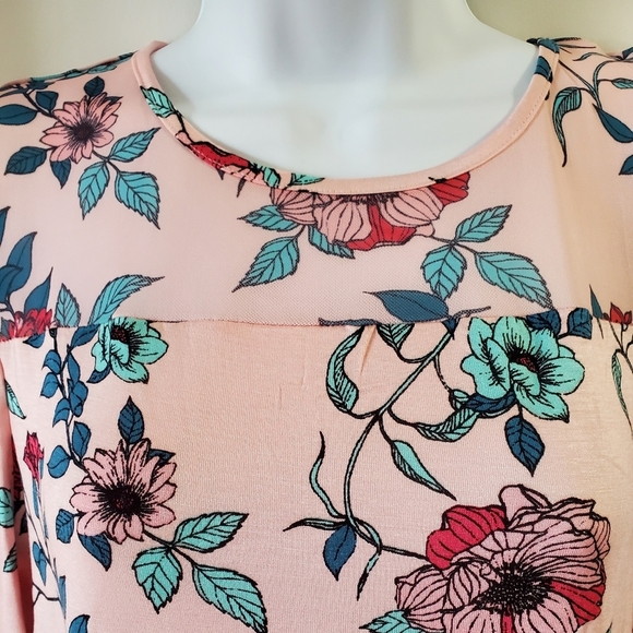French Laundry Cutout Shoulder Pink Floral Plus Top - Picture 2 of 6